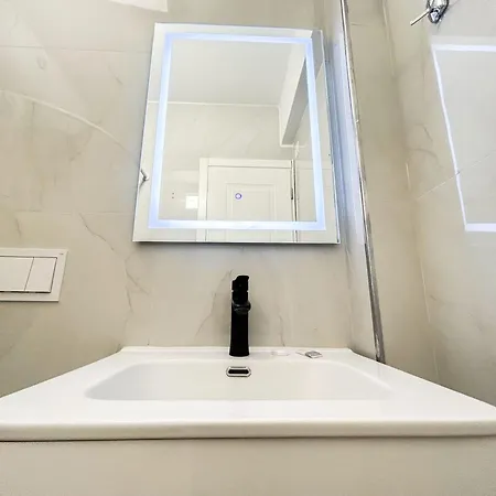 Apartment Illyria 721 *